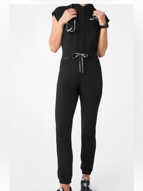 Figs Rafaela cargo Black ScrubJumpsuit